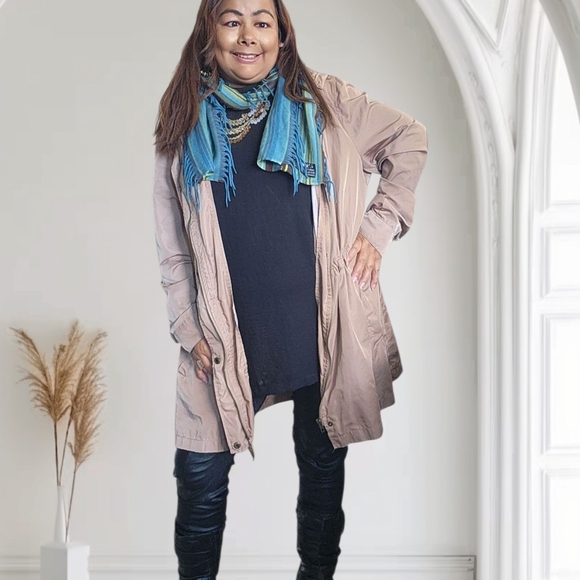 Elegant Multicolor Striped Scarf - Picture 6 of 7